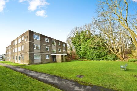 Hallam Grange Close, 2 bedroom  Flat for sale, £130,000