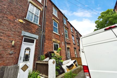 7 bedroom Mid Terrace House for sale
