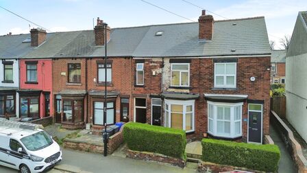 4 bedroom Mid Terrace House for sale