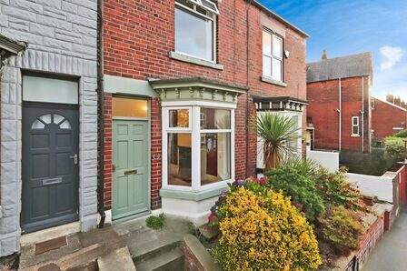 3 bedroom Mid Terrace House to rent
