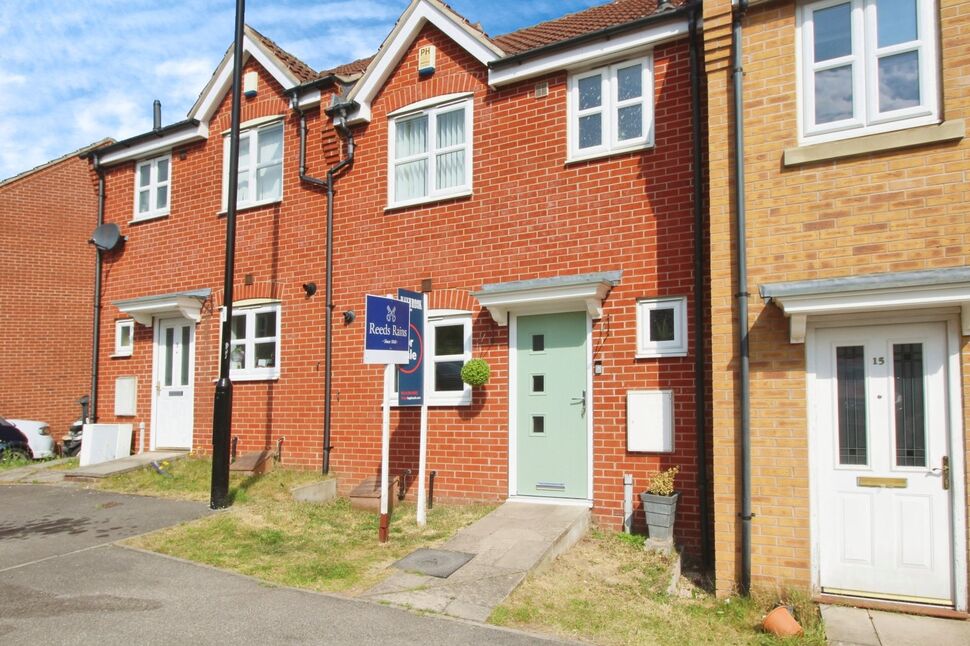 3 bedroom Mid Terrace House for sale