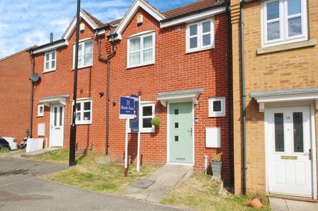 3 bedroom Mid Terrace House for sale
