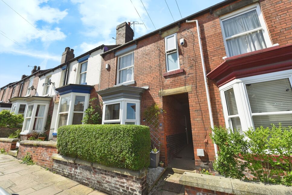 3 bedroom Mid Terrace House for sale