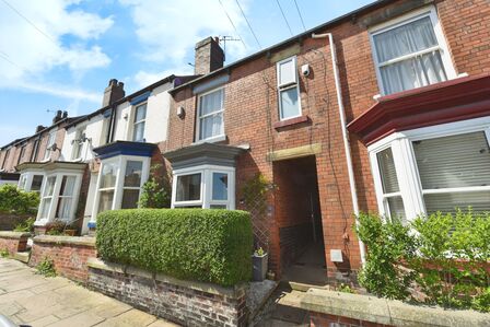 3 bedroom Mid Terrace House for sale