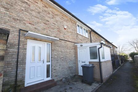 3 bedroom Mid Terrace House for sale