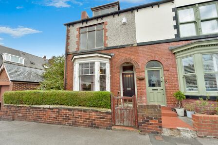 4 bedroom End Terrace House for sale
