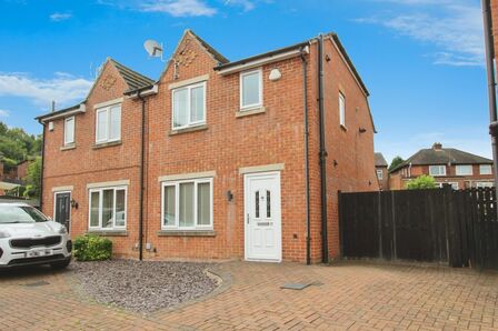3 bedroom Semi Detached House to rent