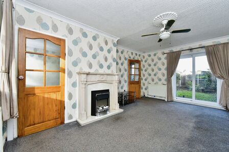 3 bedroom Mid Terrace House for sale