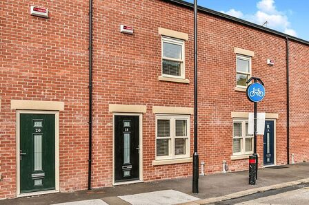Rydal Road, 3 bedroom Mid Terrace House to rent, £1,250 pcm