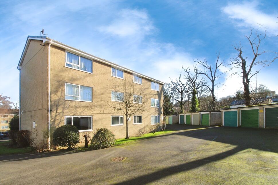 Main image of 2 bedroom  Flat for sale, Park Grange Croft, Sheffield, South Yorkshire, S2