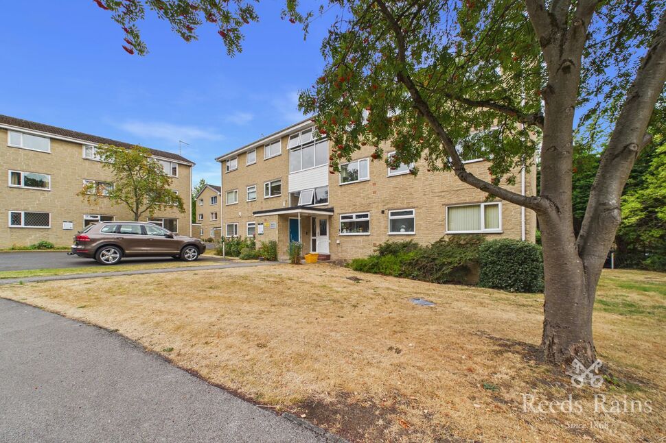 Main image of 2 bedroom Flat for sale, Park Grange Croft, Sheffield, South Yorkshire, S2
