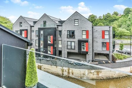 Rydal Crescent, 3 bedroom Mid Terrace House to rent, £1,250 pcm