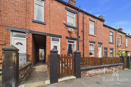 3 bedroom Mid Terrace House for sale