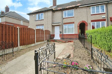 Dagnam Road, 2 bedroom Mid Terrace House to rent, &pound;875 pcm