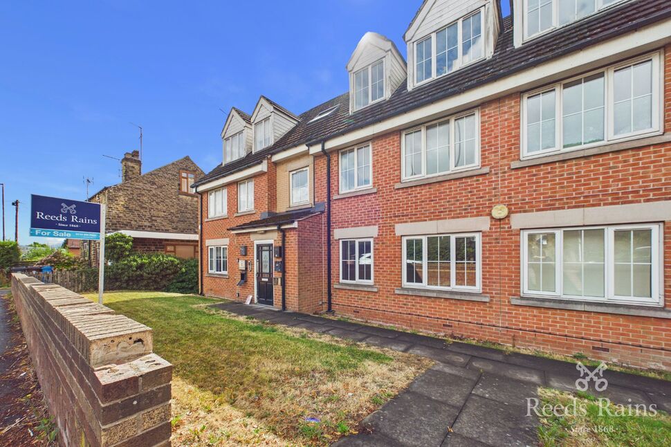 2 bedroom Flat for sale