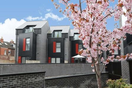 Rydal Crescent, 3 bedroom Mid Terrace House to rent, &pound;1,250 pcm