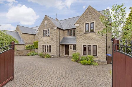 Bushey Wood Grove, 4 bedroom Detached House to rent, &pound;3,500 pcm