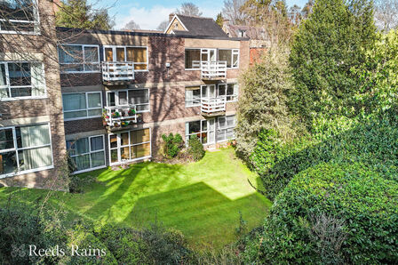 2 bedroom Flat for sale