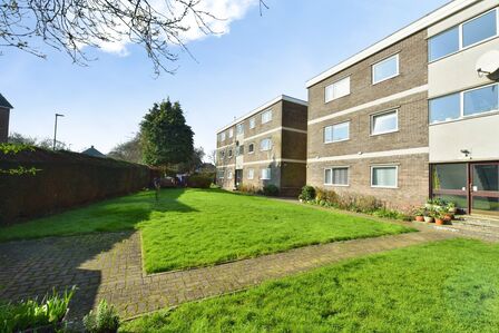 2 bedroom Flat for sale