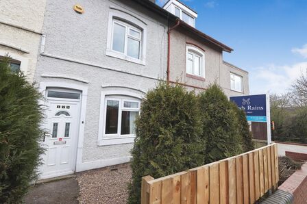 3 bedroom Mid Terrace House for sale