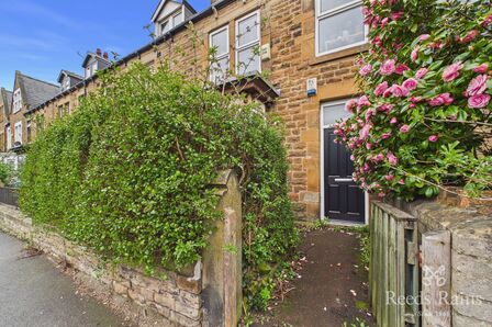 1 bedroom Mid Terrace Flat to rent