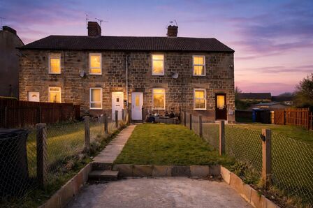 2 bedroom Mid Terrace House for sale