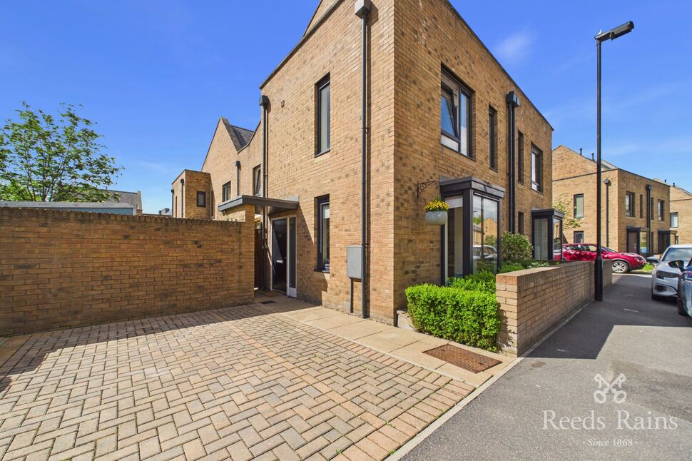 Main image of 2 bedroom Semi Detached House for sale, Castle Croft Drive, Sheffield, S2