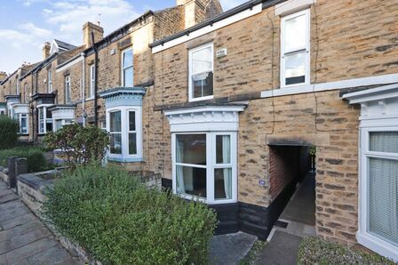 3 bedroom Mid Terrace House to rent
