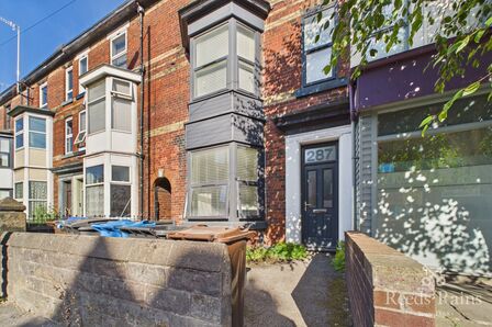 1 bedroom Mid Terrace Property to rent
