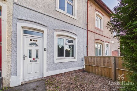 3 bedroom Mid Terrace House for sale