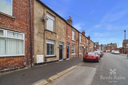 2 bedroom Mid Terrace House for sale