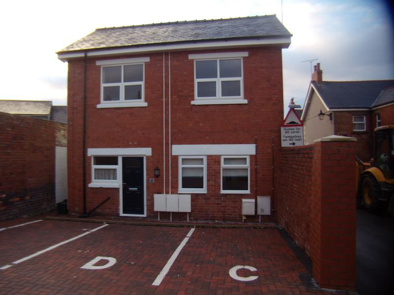 Main image of 2 bedroom  Flat to rent, Princes Road, Rhosllanerchrugog, Clwyd, LL14