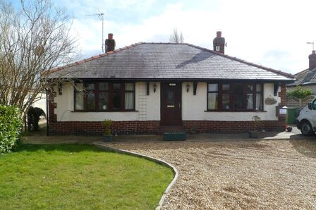 Croeshowell Lane, 2 bedroom Semi Detached Bungalow to rent, £1,050 pcm