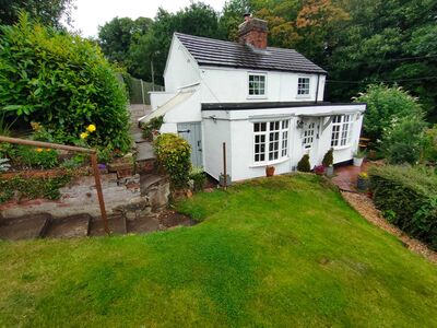 Singrett Hill, 2 bedroom Detached House for sale, £269,950