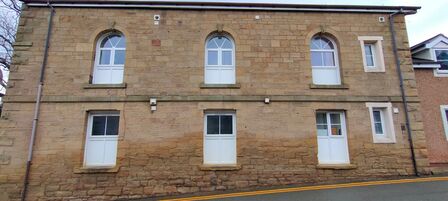 High Street, 1 bedroom  Flat for sale, £87,500