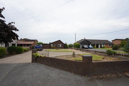 Rossett Road, 2 bedroom Detached Bungalow for sale, £330,000