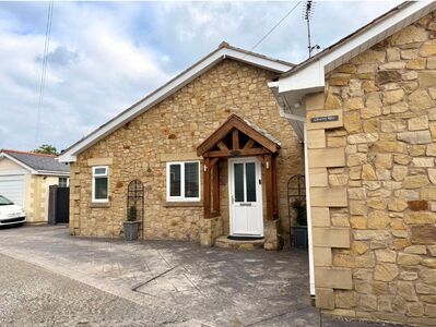 Tan Y Graig, 5 bedroom Detached Bungalow for sale, £680,000