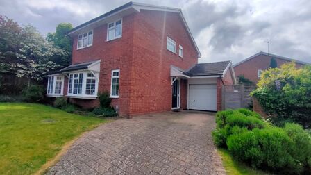 Hawthorn Road, 5 bedroom Detached House for sale, &pound;450,000