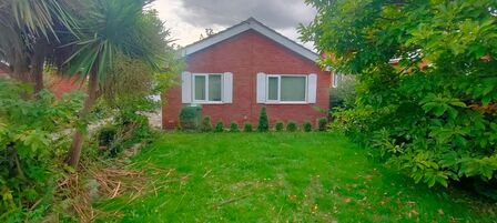Rothesay Close, 3 bedroom Detached Bungalow for sale, &pound;220,000