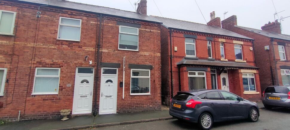 2 bedroom Mid Terrace House for sale