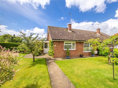 Hill Piece, 2 bedroom Semi Detached Bungalow to rent, £1,000 pcm