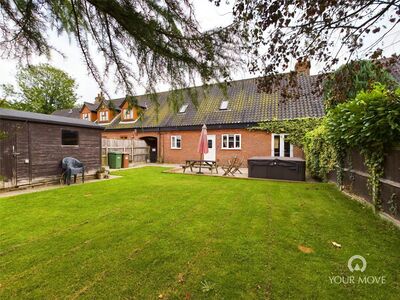 Pikes Nursery, 3 bedroom Mid Terrace House to rent, £1,500 pcm