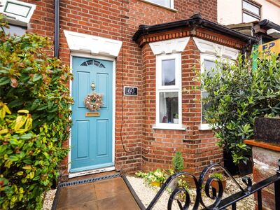 Angel Road, 3 bedroom Mid Terrace House to rent, £1,200 pcm