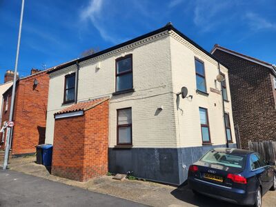 Silver Road, 2 bedroom  Flat to rent, £900 pcm