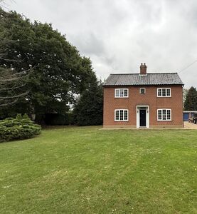 Union Road, 3 bedroom Detached House to rent, £1,400 pcm