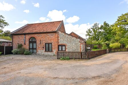 Church Farm Mews, 3 bedroom Detached House to rent, £1,500 pcm