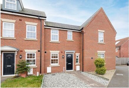 2 bedroom Mid Terrace House to rent