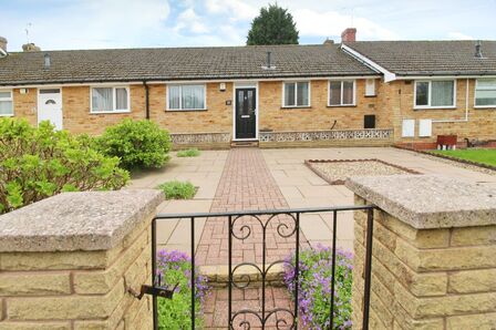 2 bedroom Mid Terrace Bungalow for sale