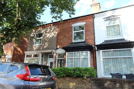 3 bedroom Mid Terrace House to rent