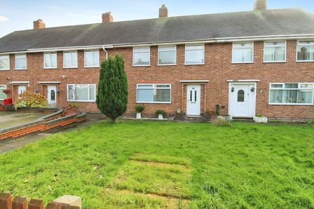 3 bedroom Mid Terrace House to rent